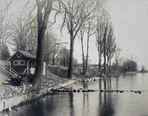 Bathhouse on Rosslyn Waterfront (Source: Todd Goff)