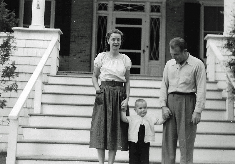 Keuhlen Family at the Sherwood Inn, August 1951